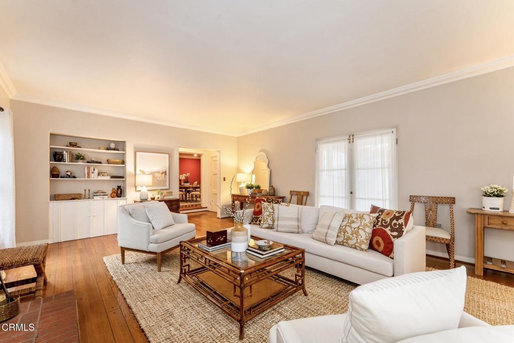 2011 E Mountain Street