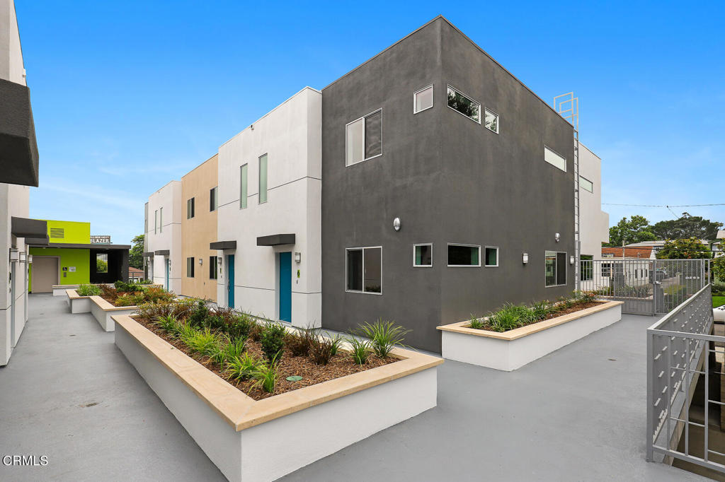 2000 Lake Avenue 1