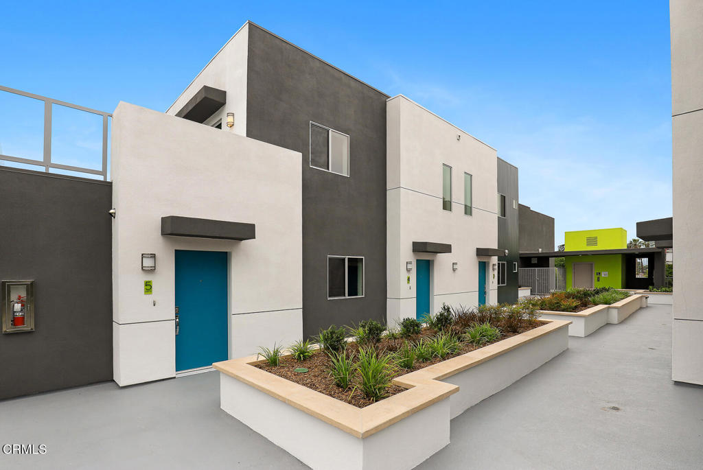 2000 Lake Avenue 1