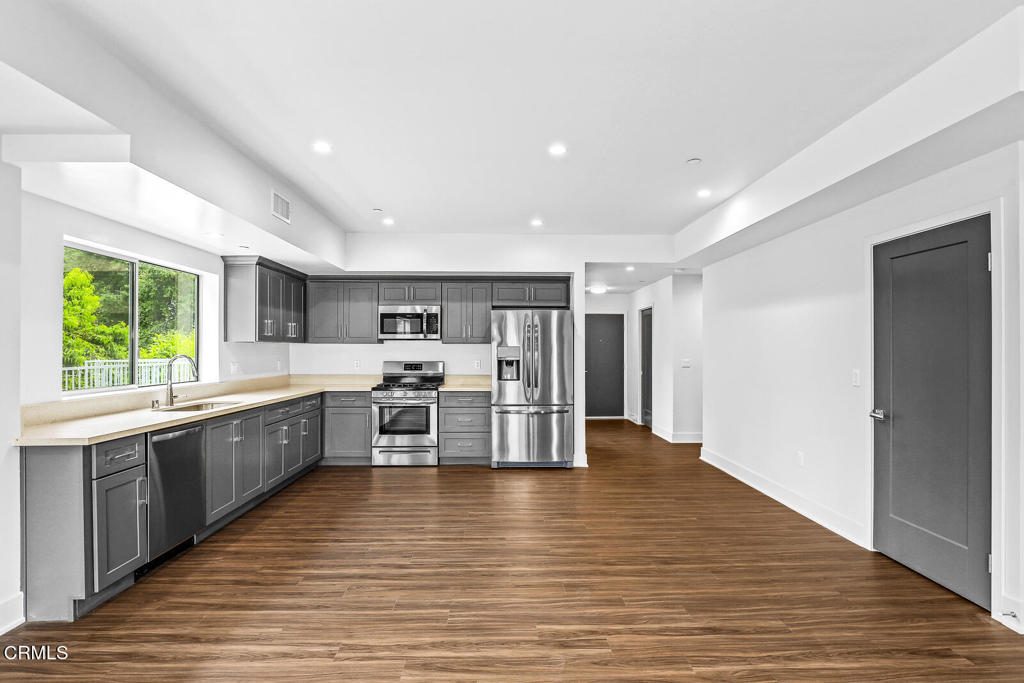 2000 Lake Avenue 3