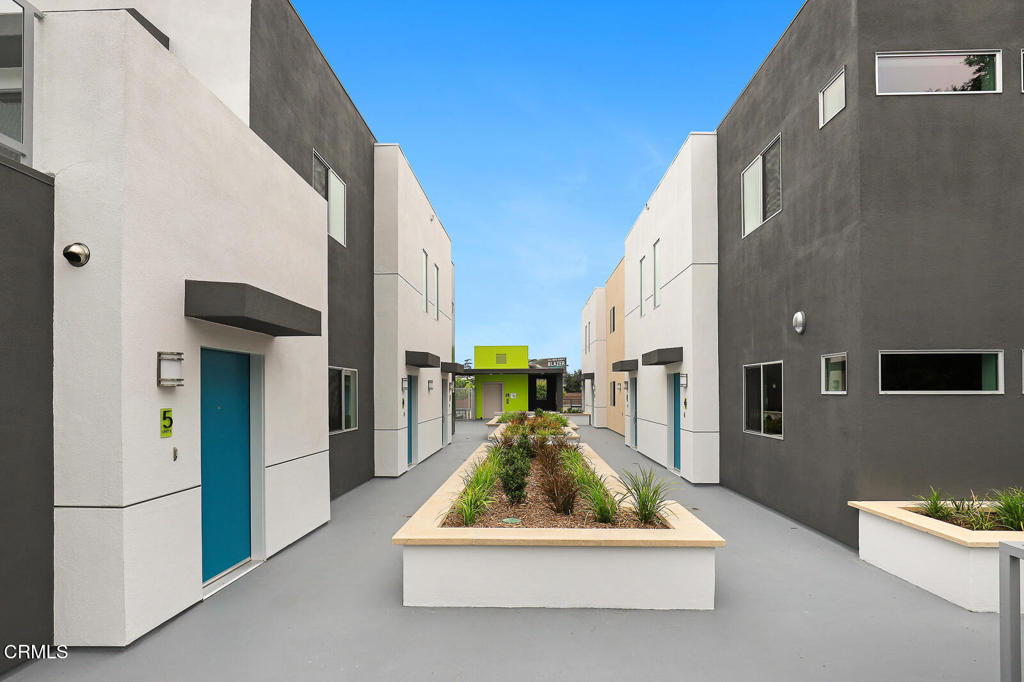2000 Lake Avenue 3