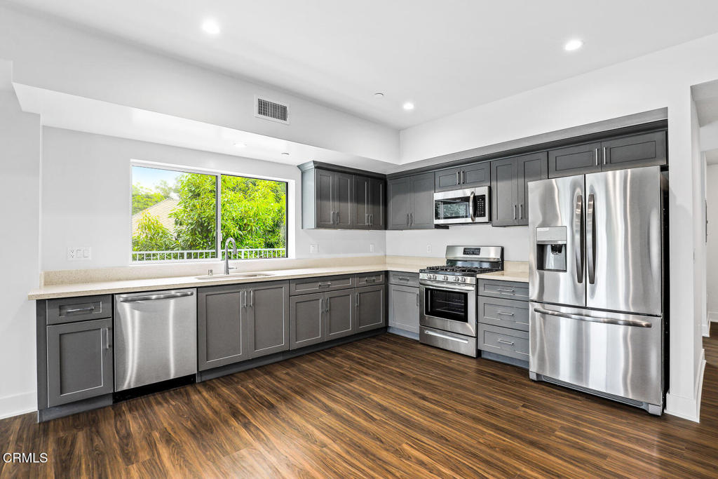 2000 Lake Avenue 7