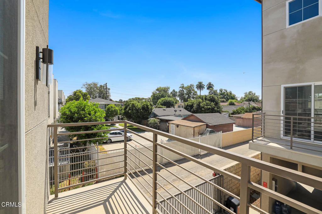 834 N Fair Oaks Avenue 104