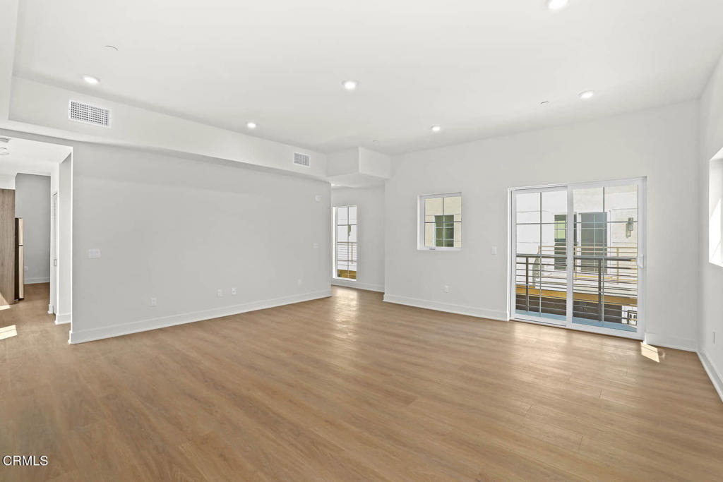 834 N Fair Oaks Avenue 105