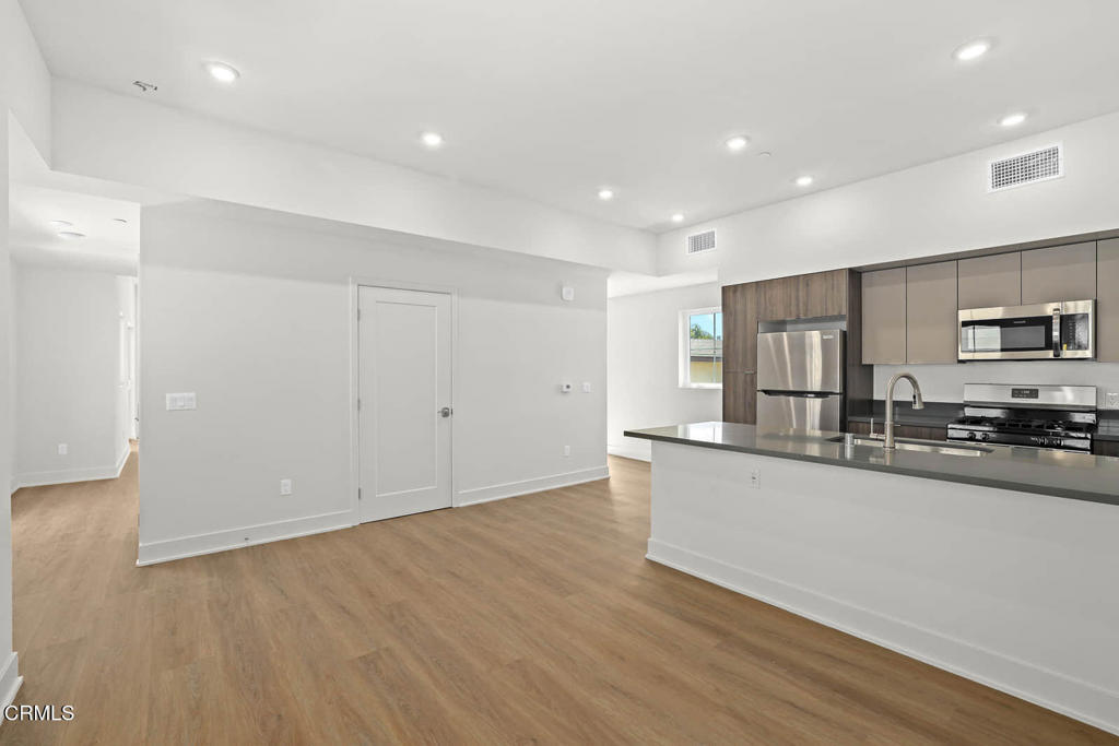 834 N Fair Oaks Avenue 105