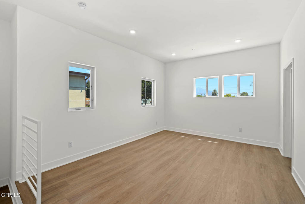 834 N Fair Oaks Avenue 105