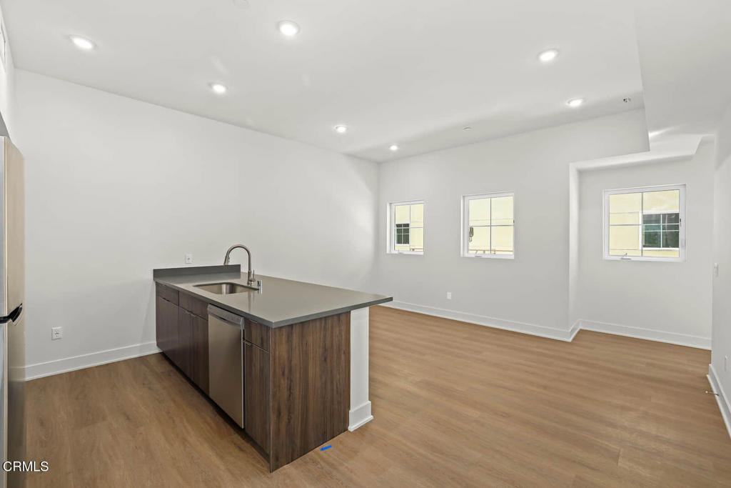 834 N Fair Oaks Avenue 105