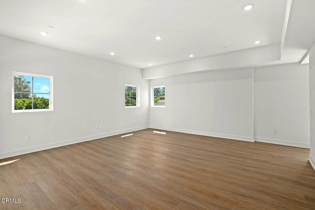 834 N Fair Oaks Avenue 105