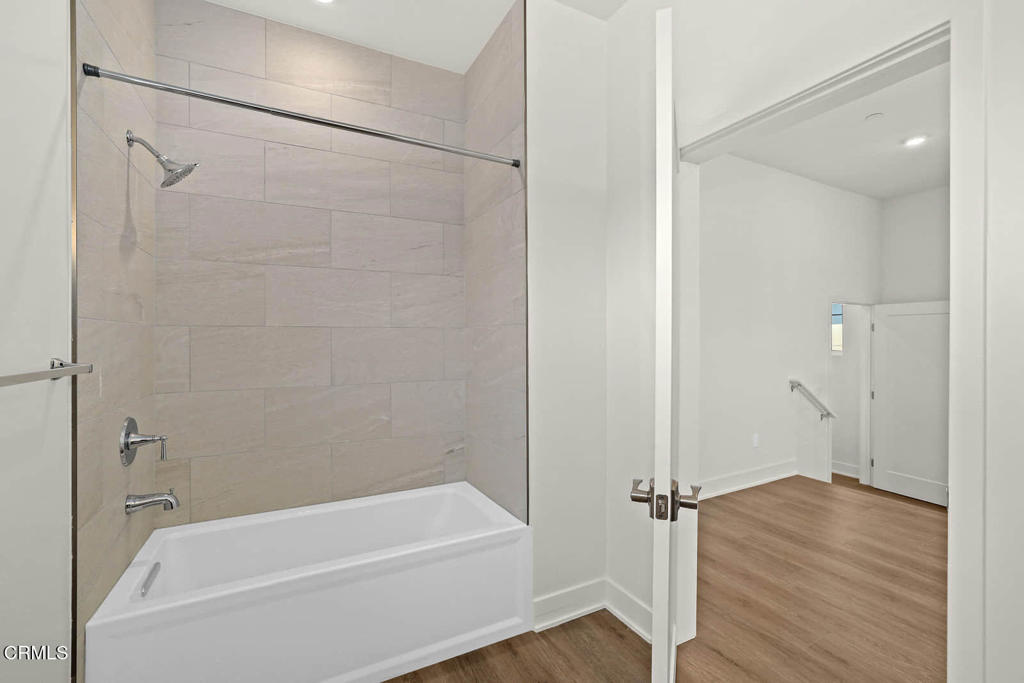 834 N Fair Oaks Avenue 105