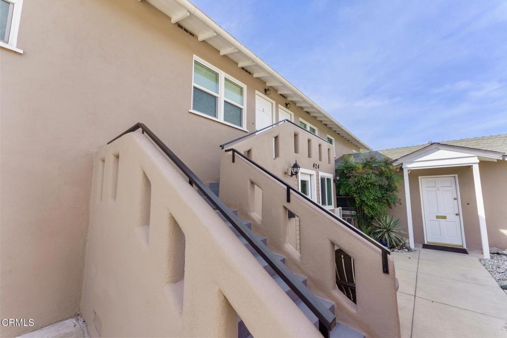 424 E Foothill Boulevard