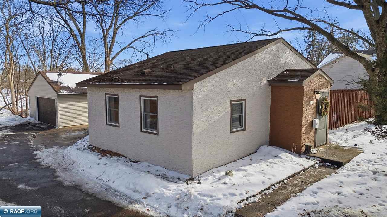 7405 Knollwood Drive