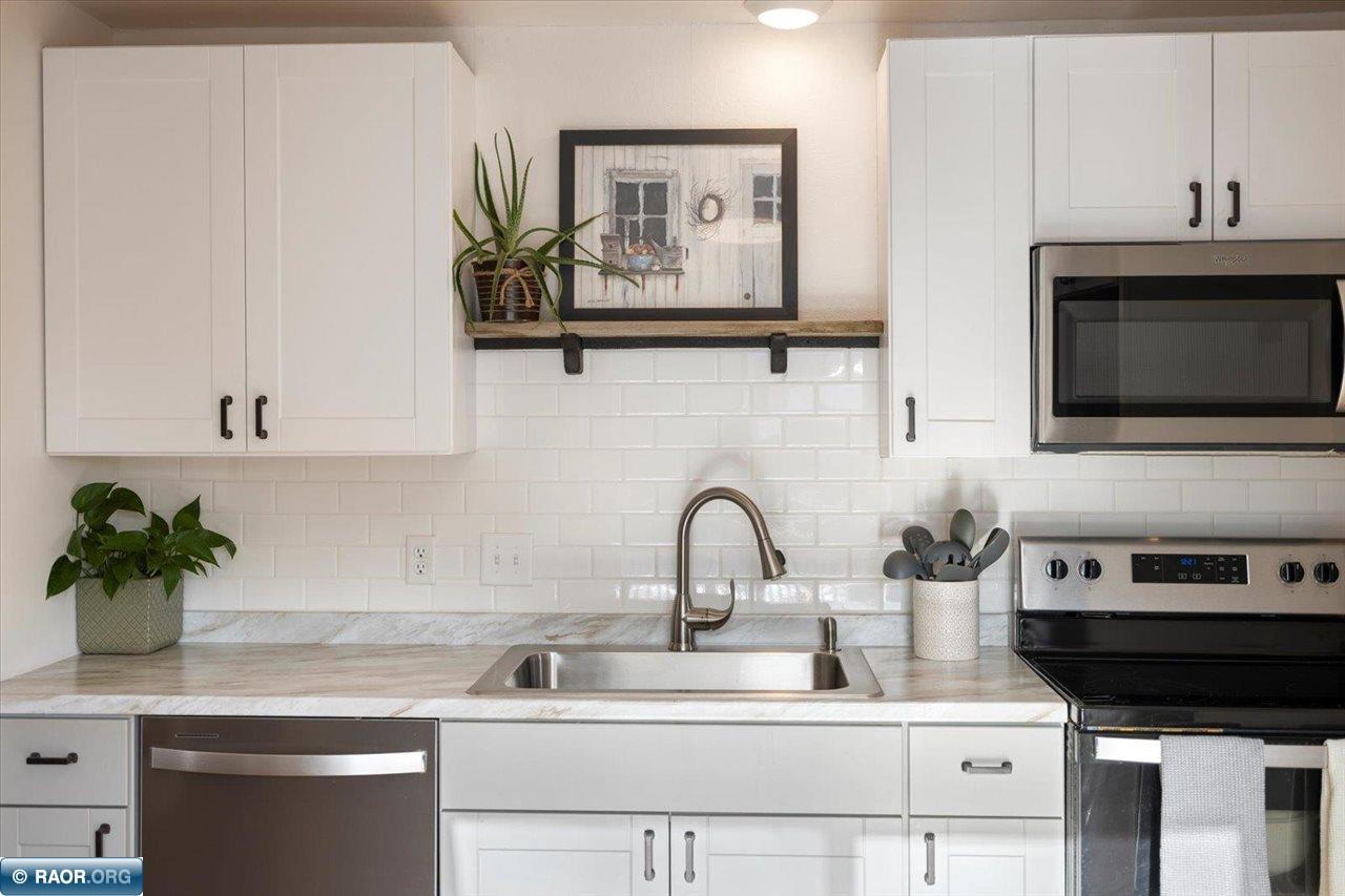 7405 Knollwood Drive