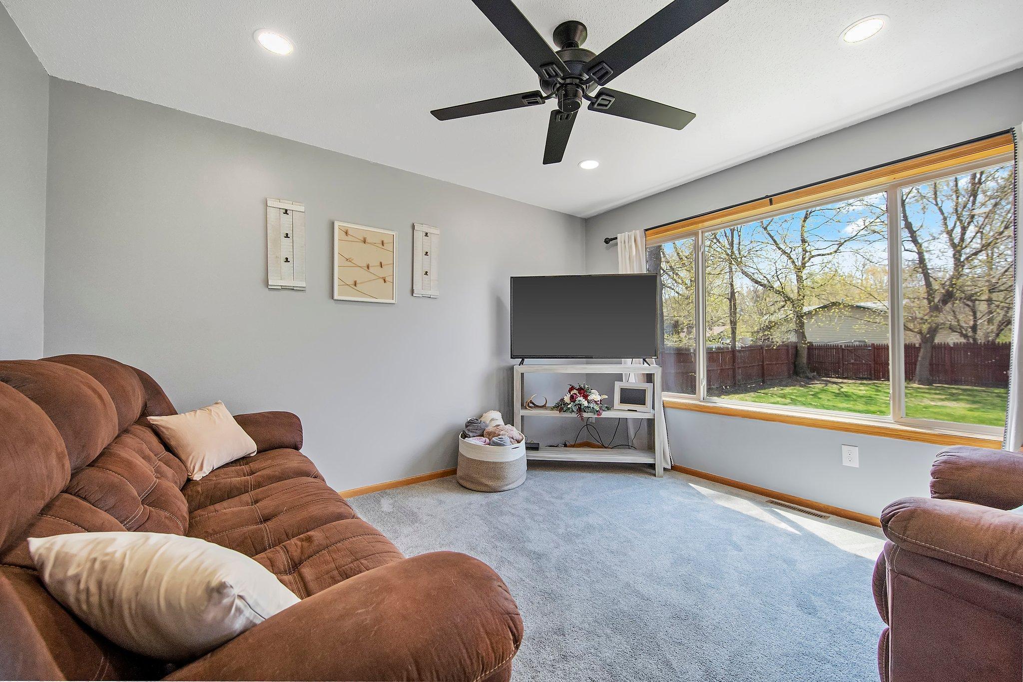 23296 Woodbine Street NW