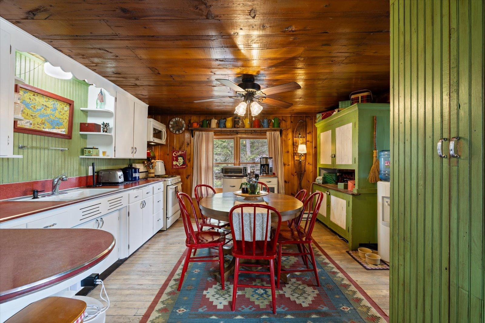 2528 Center Island Road