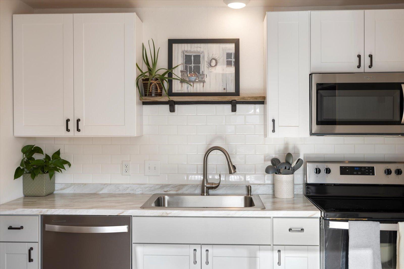 7405 Knollwood Drive