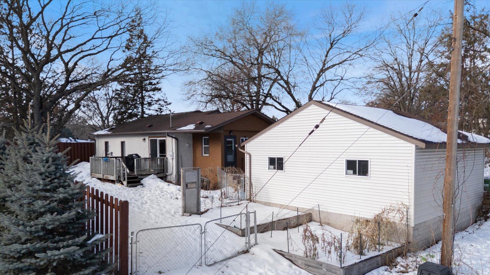 7405 Knollwood Drive