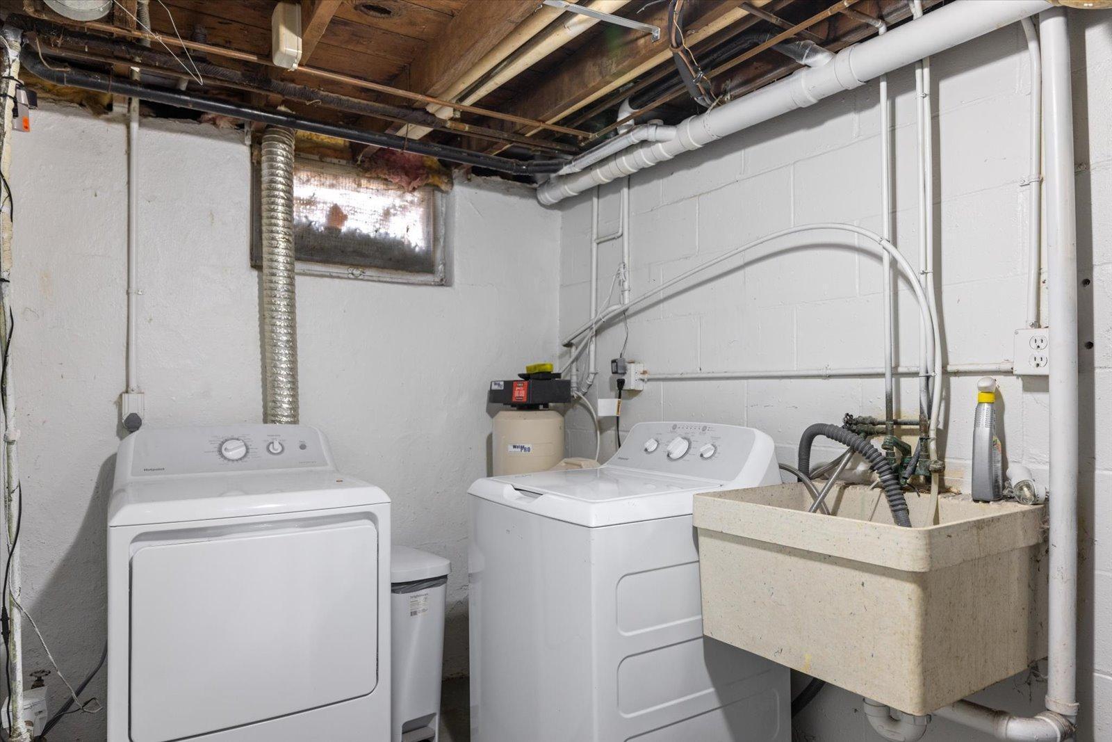 7405 Knollwood Drive