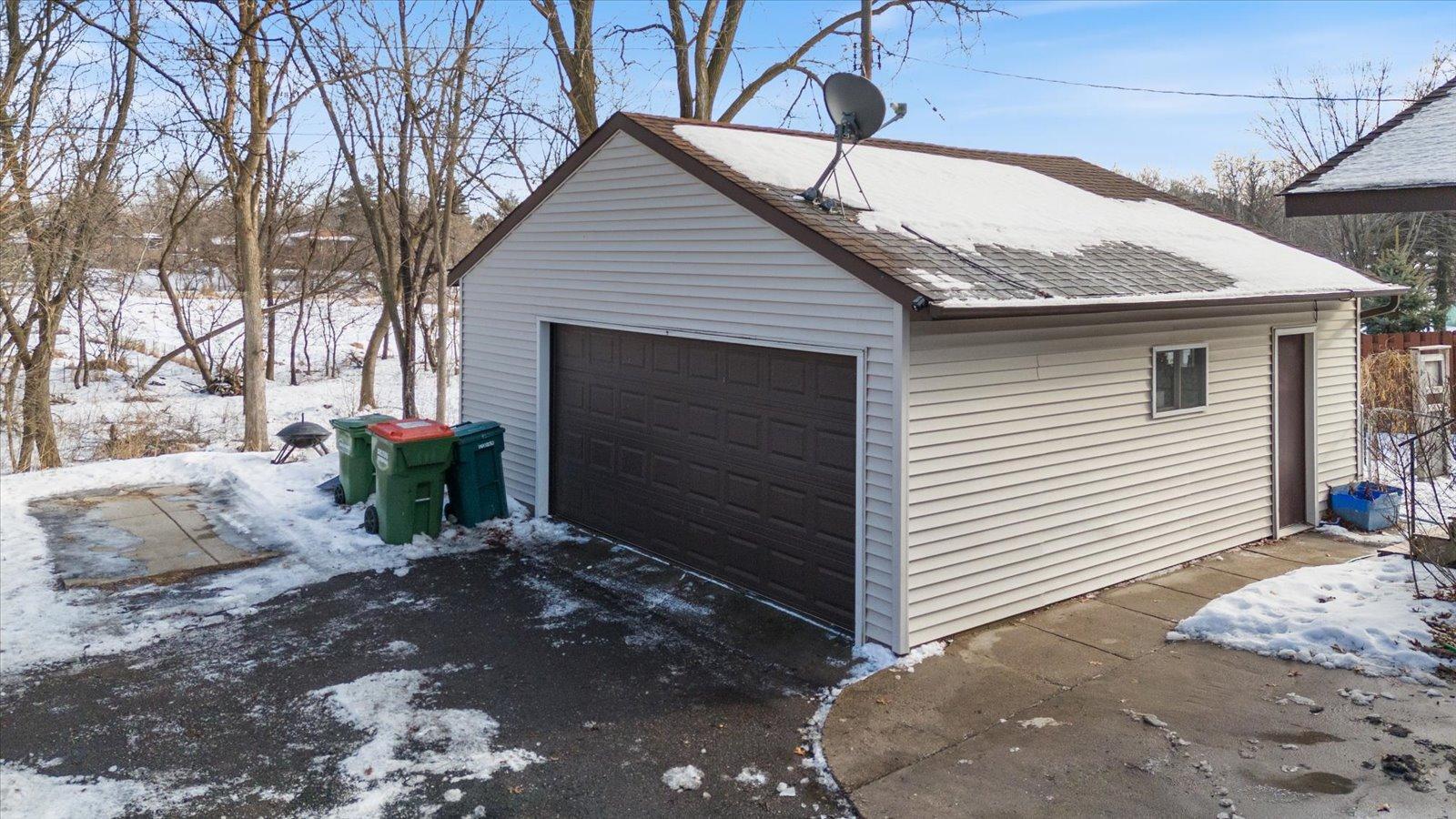 7405 Knollwood Drive