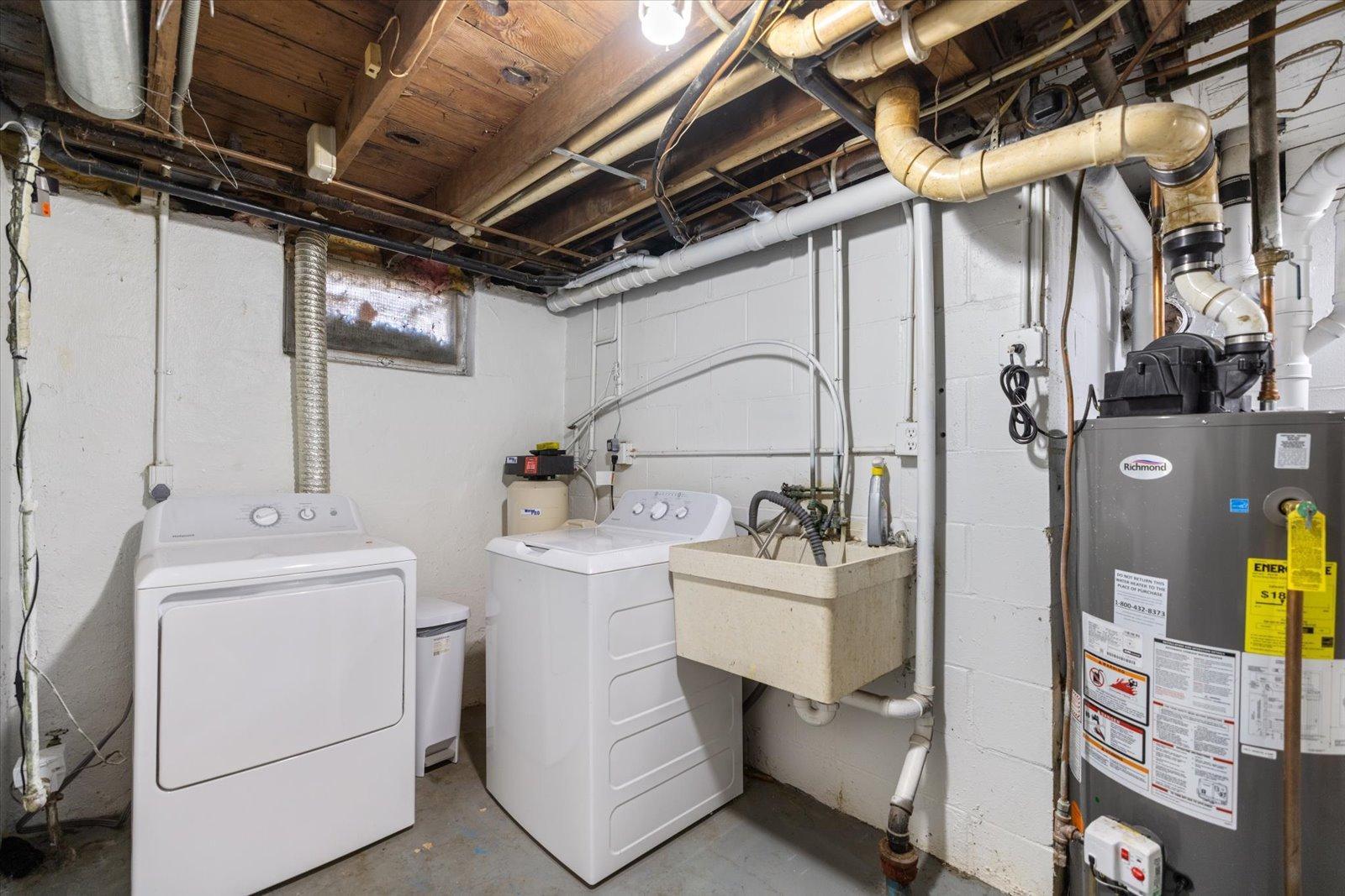 7405 Knollwood Drive