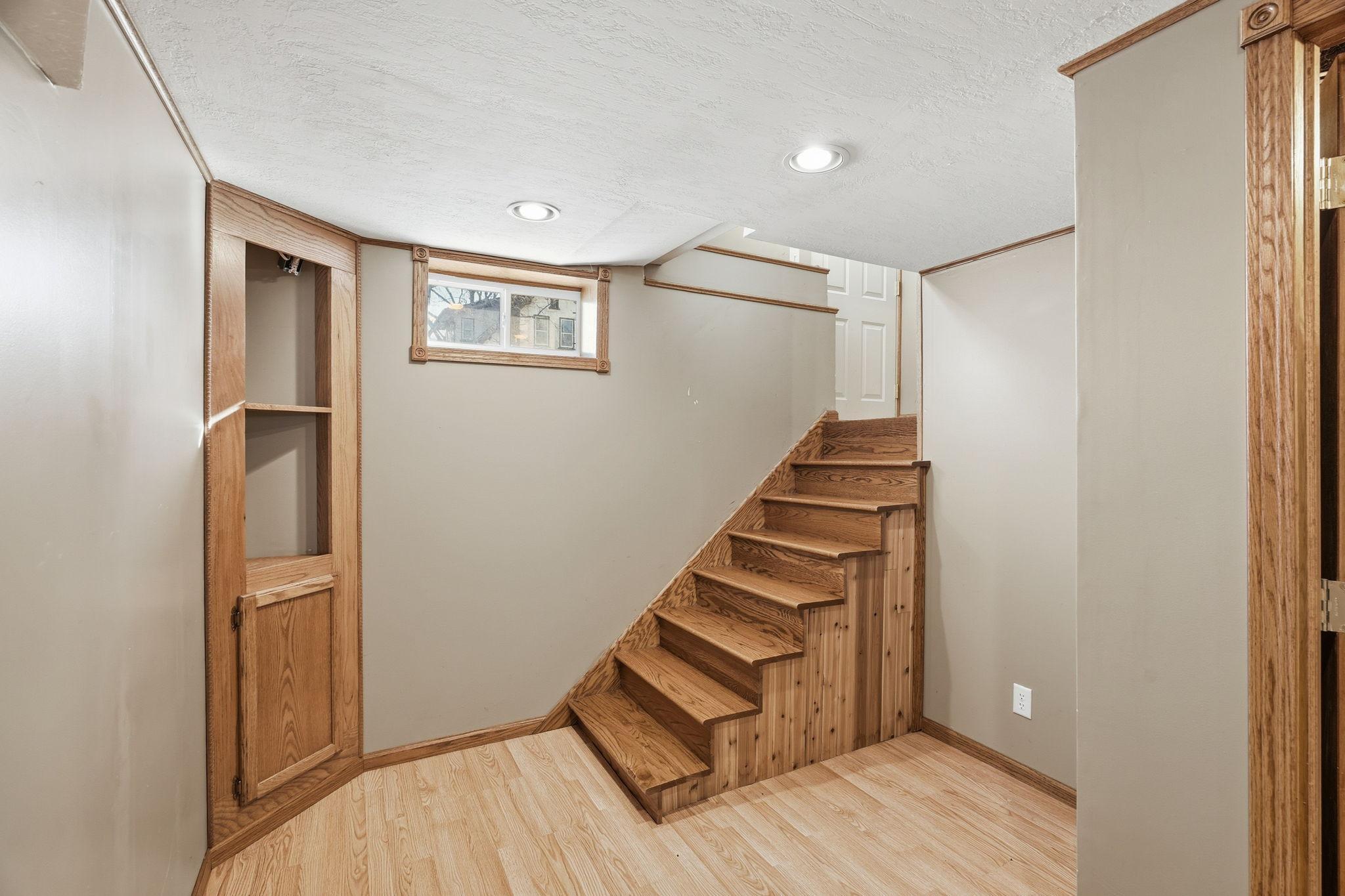 410 Division Street E