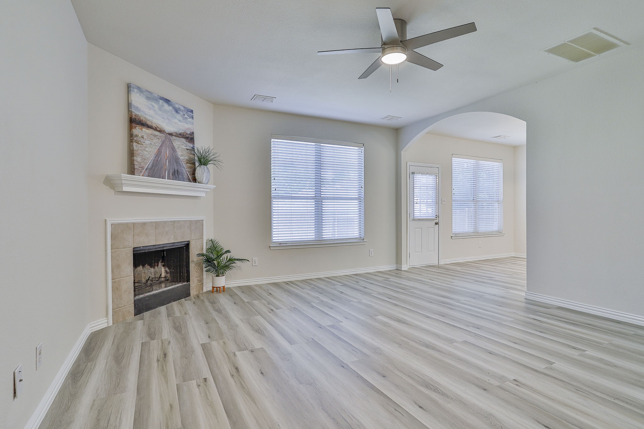 2701 Lynx Lane