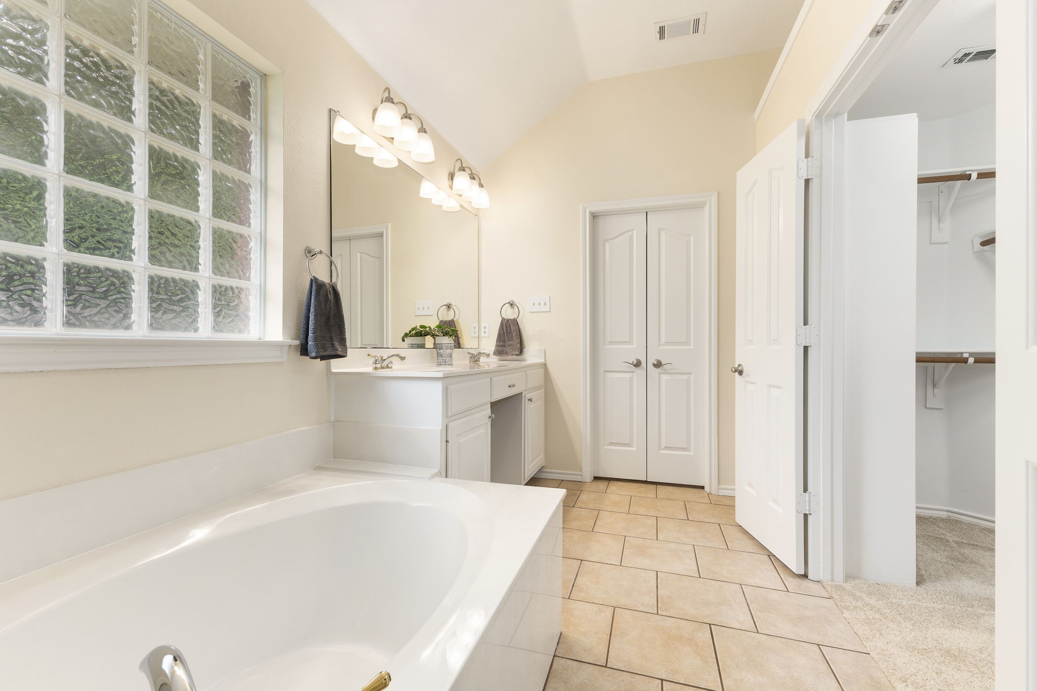 12728 Chinaberry Court