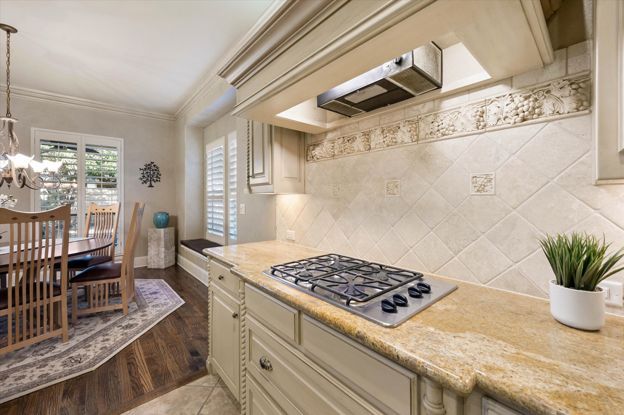 6509 Lorraine Park