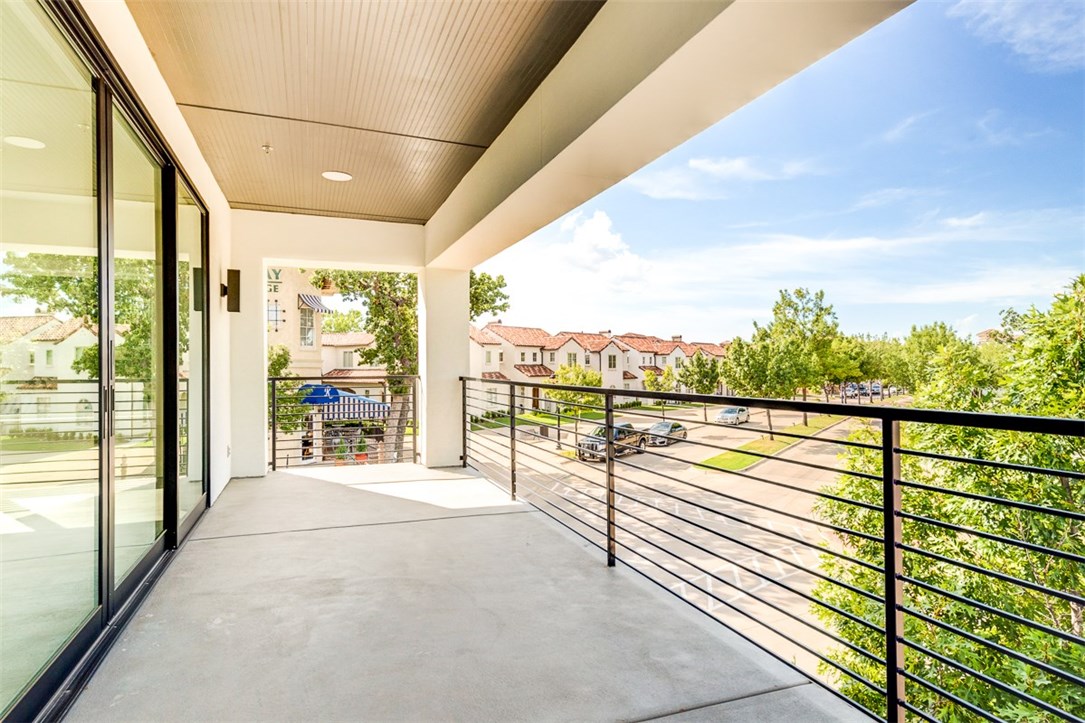 28 Village Lane 200
