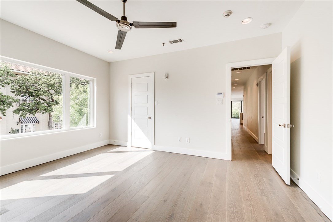 28 Village Lane 200