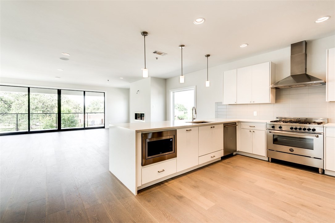 28 Village Lane 200
