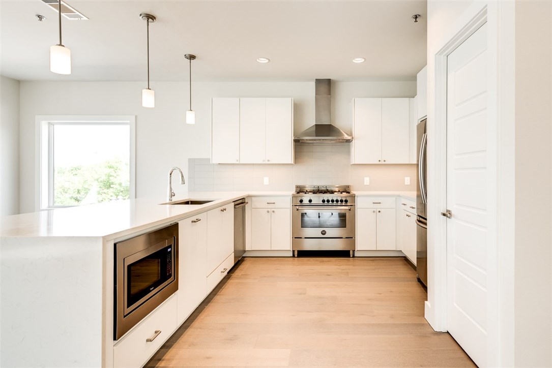 28 Village Lane 200