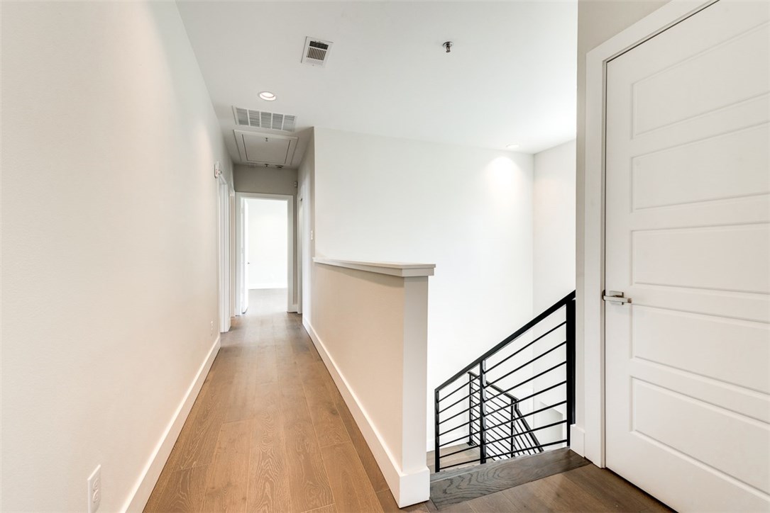 28 Village Lane 200