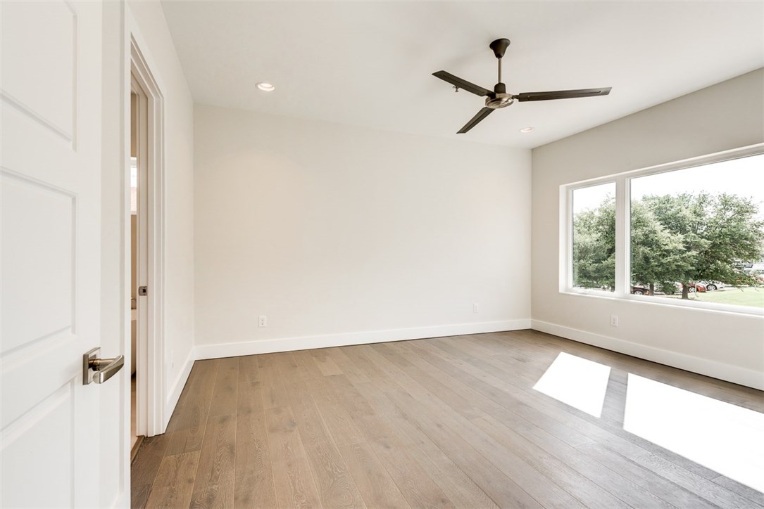 28 Village Lane 200