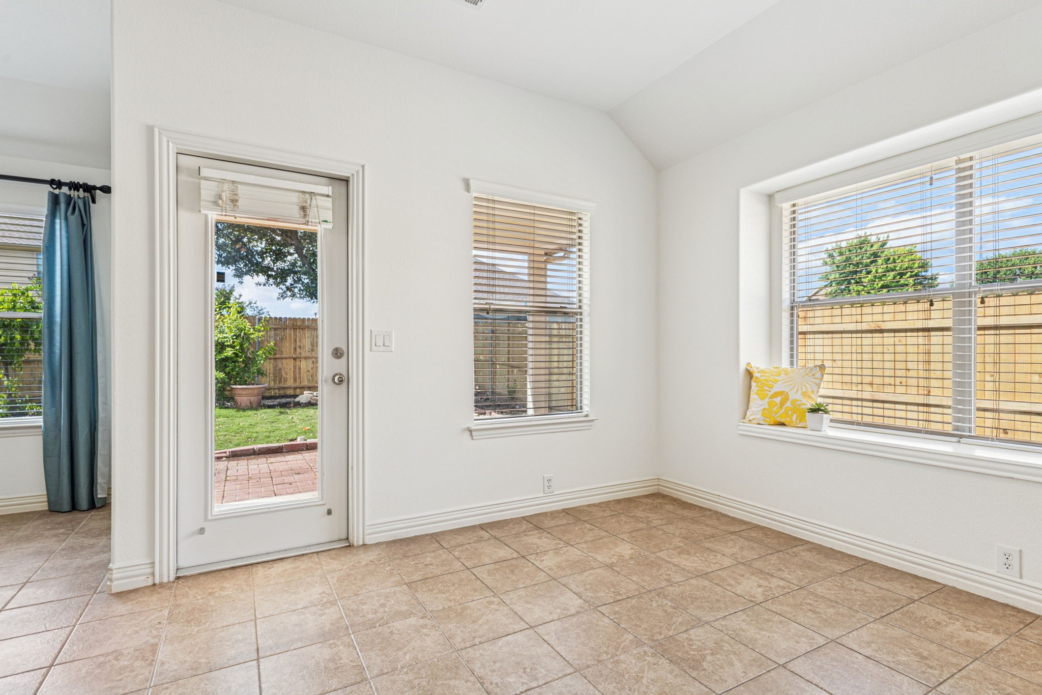 2912 Montalbo