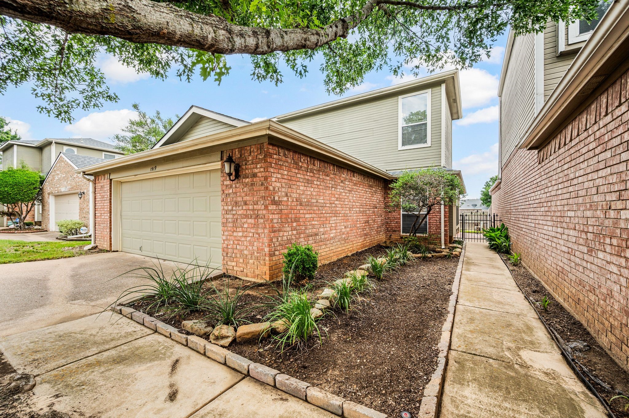 1919 Maplewood Trail
