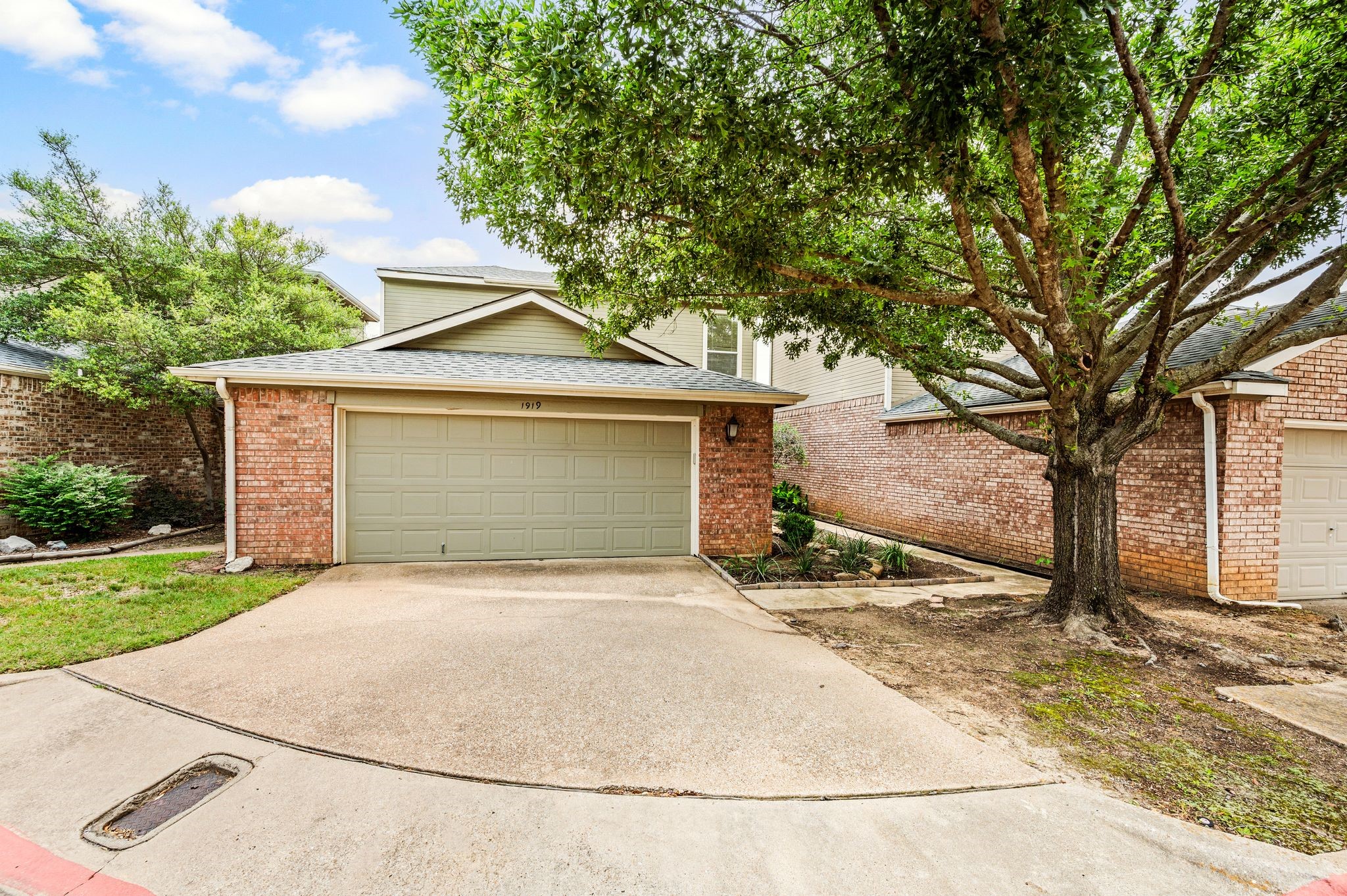 1919 Maplewood Trail