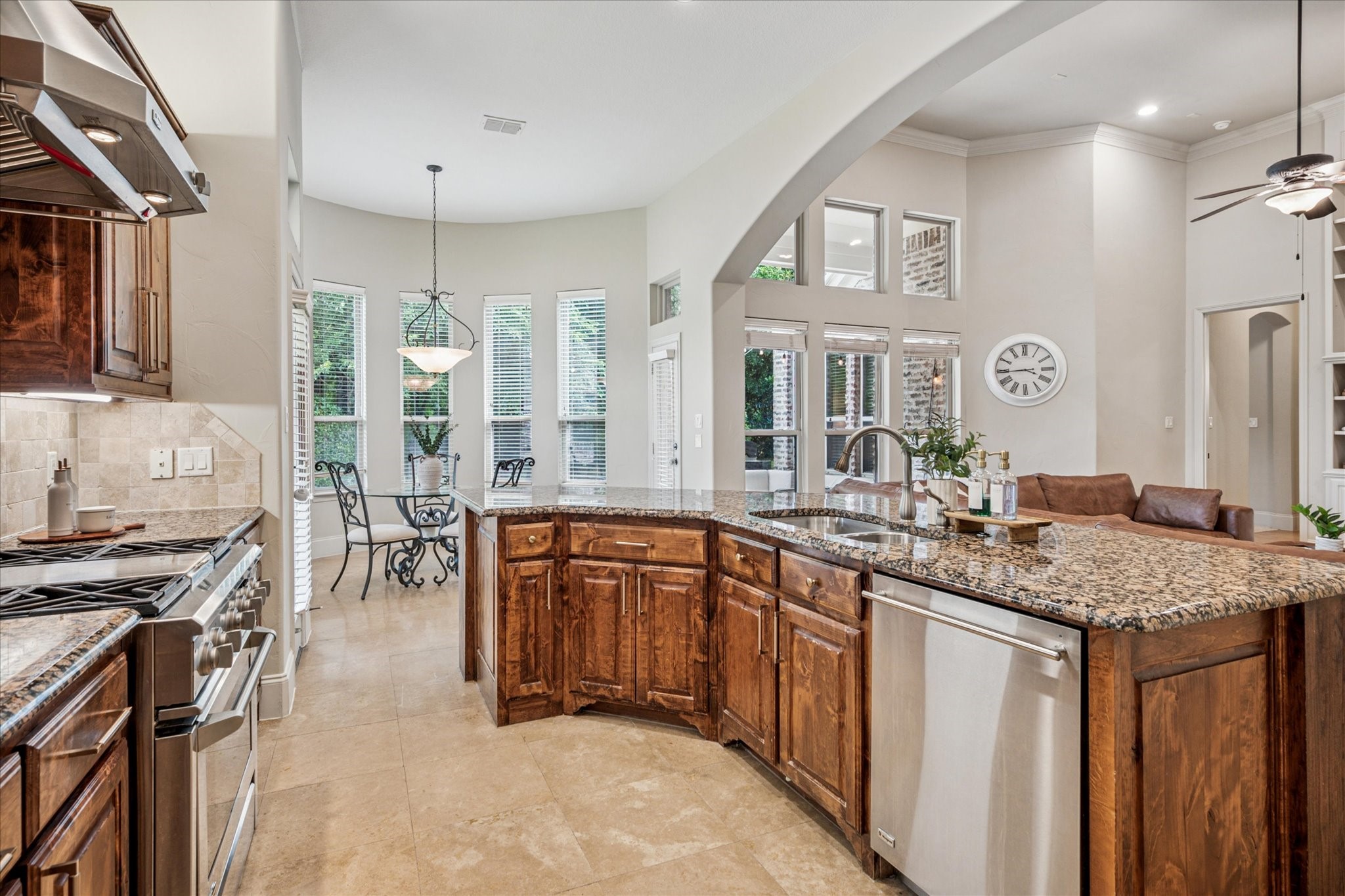 817 Creekview Lane