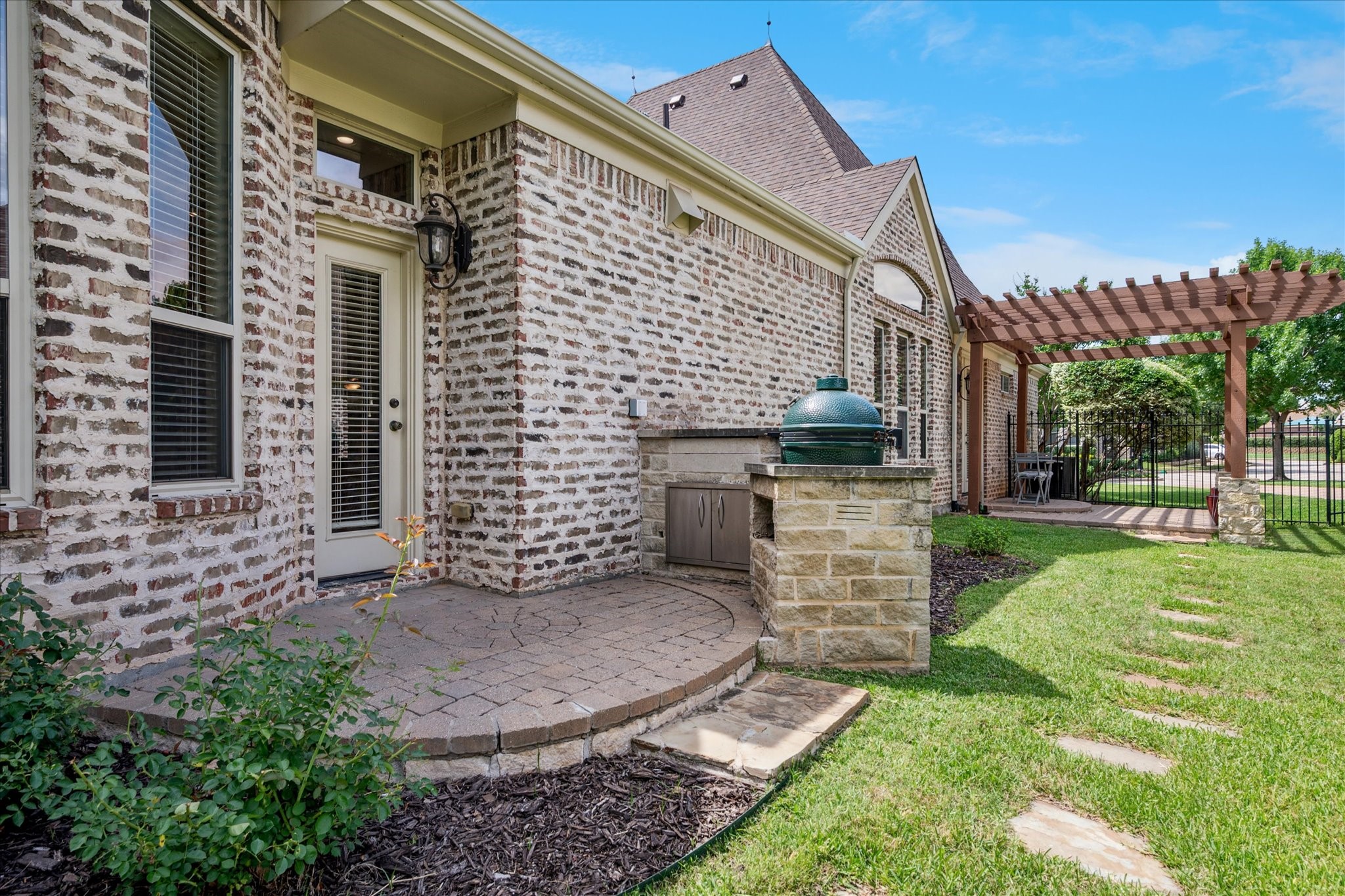 817 Creekview Lane