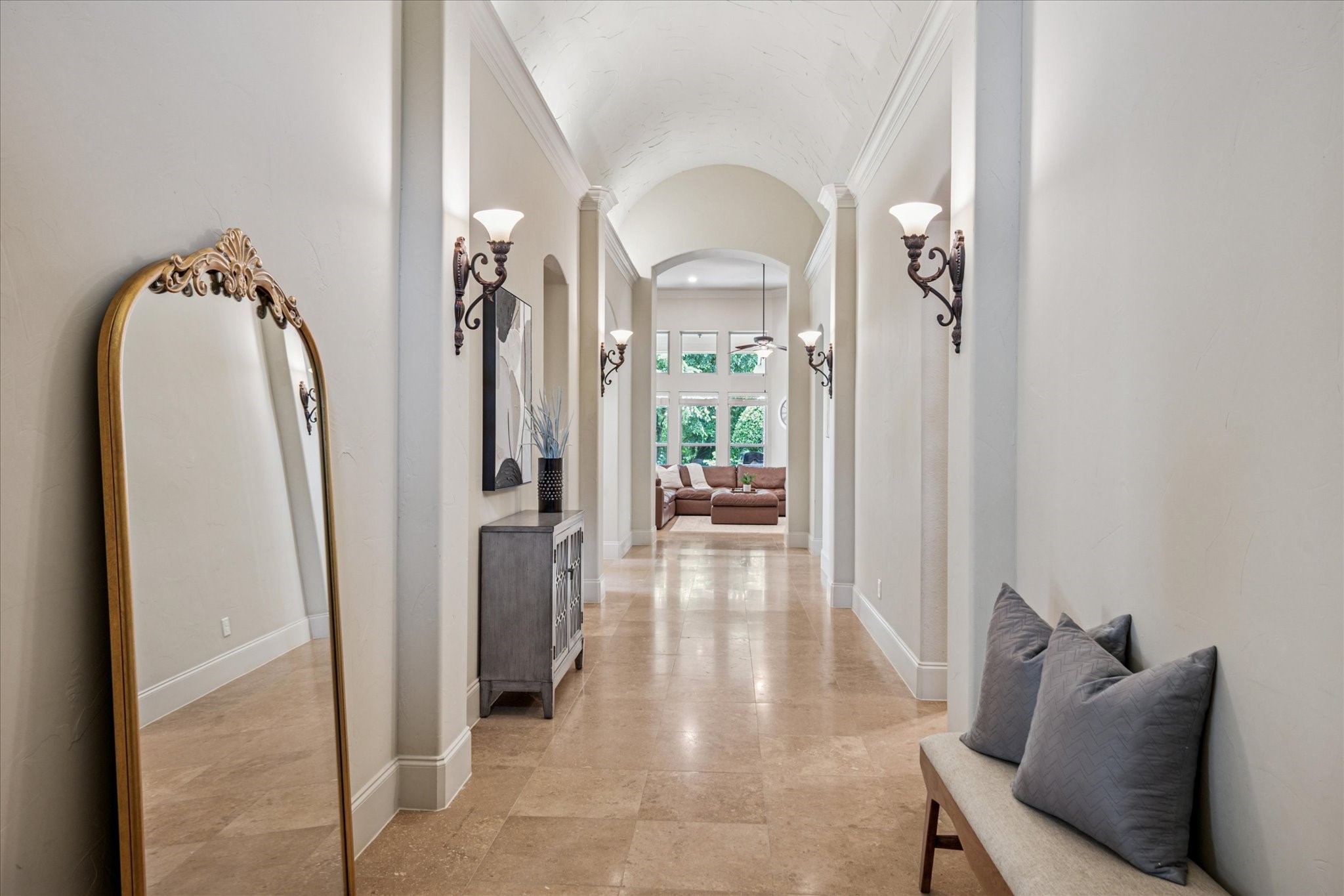 817 Creekview Lane