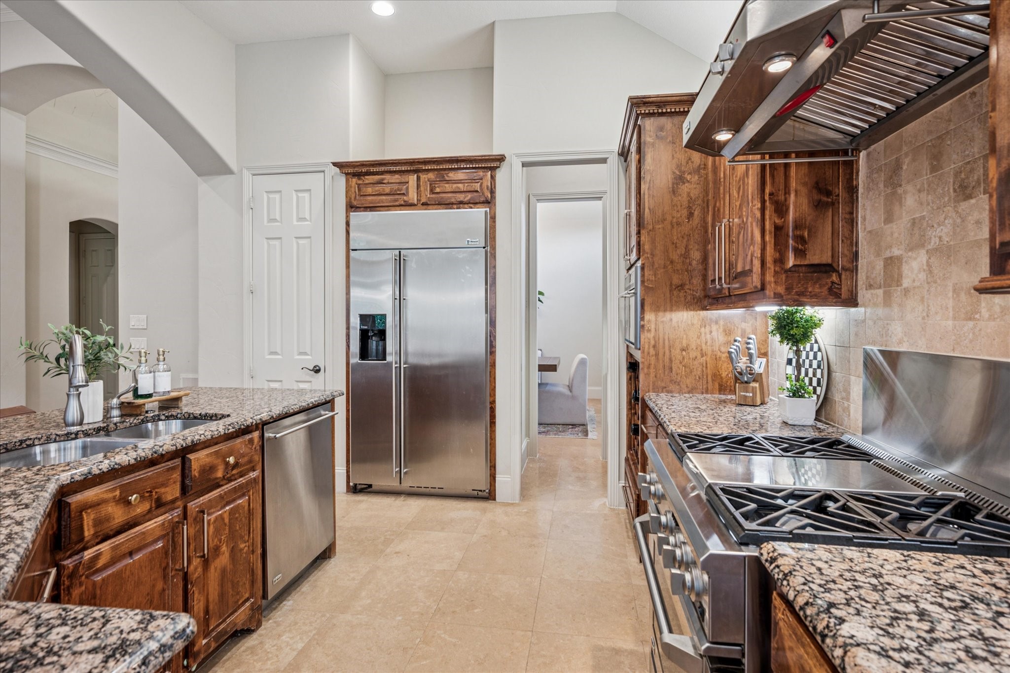 817 Creekview Lane