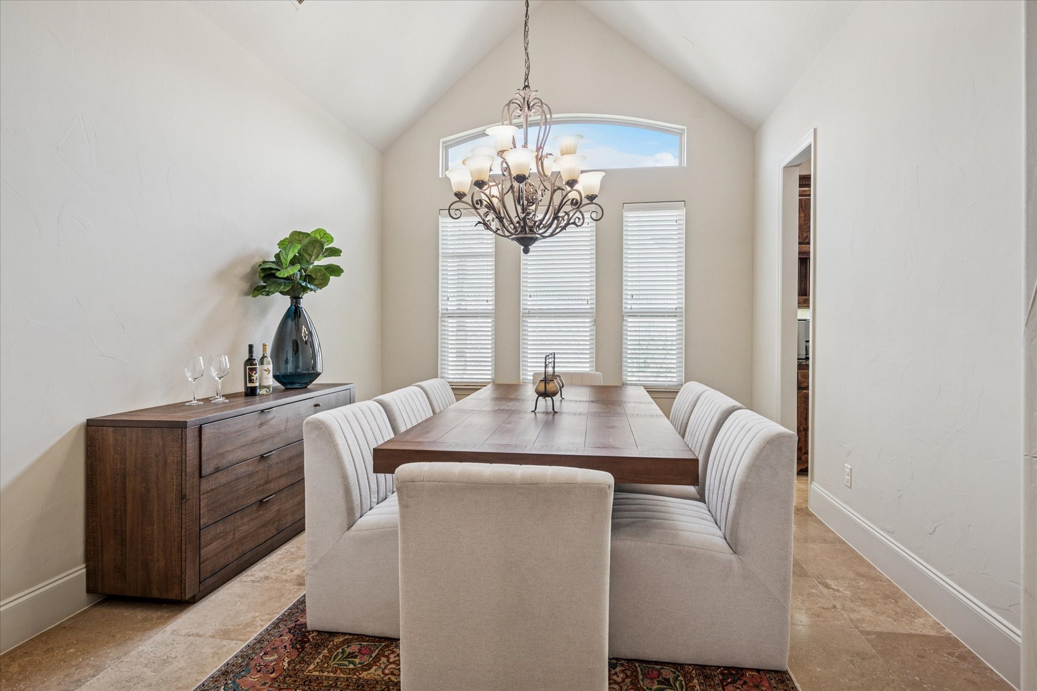 817 Creekview Lane