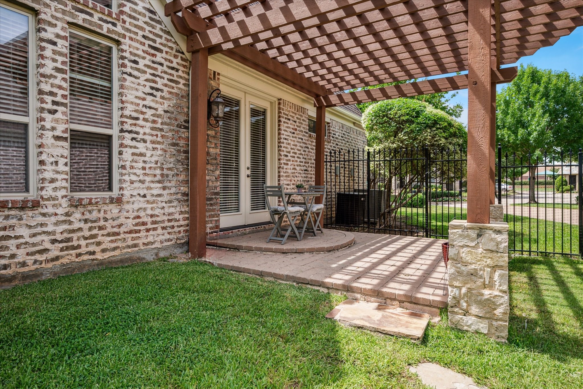 817 Creekview Lane