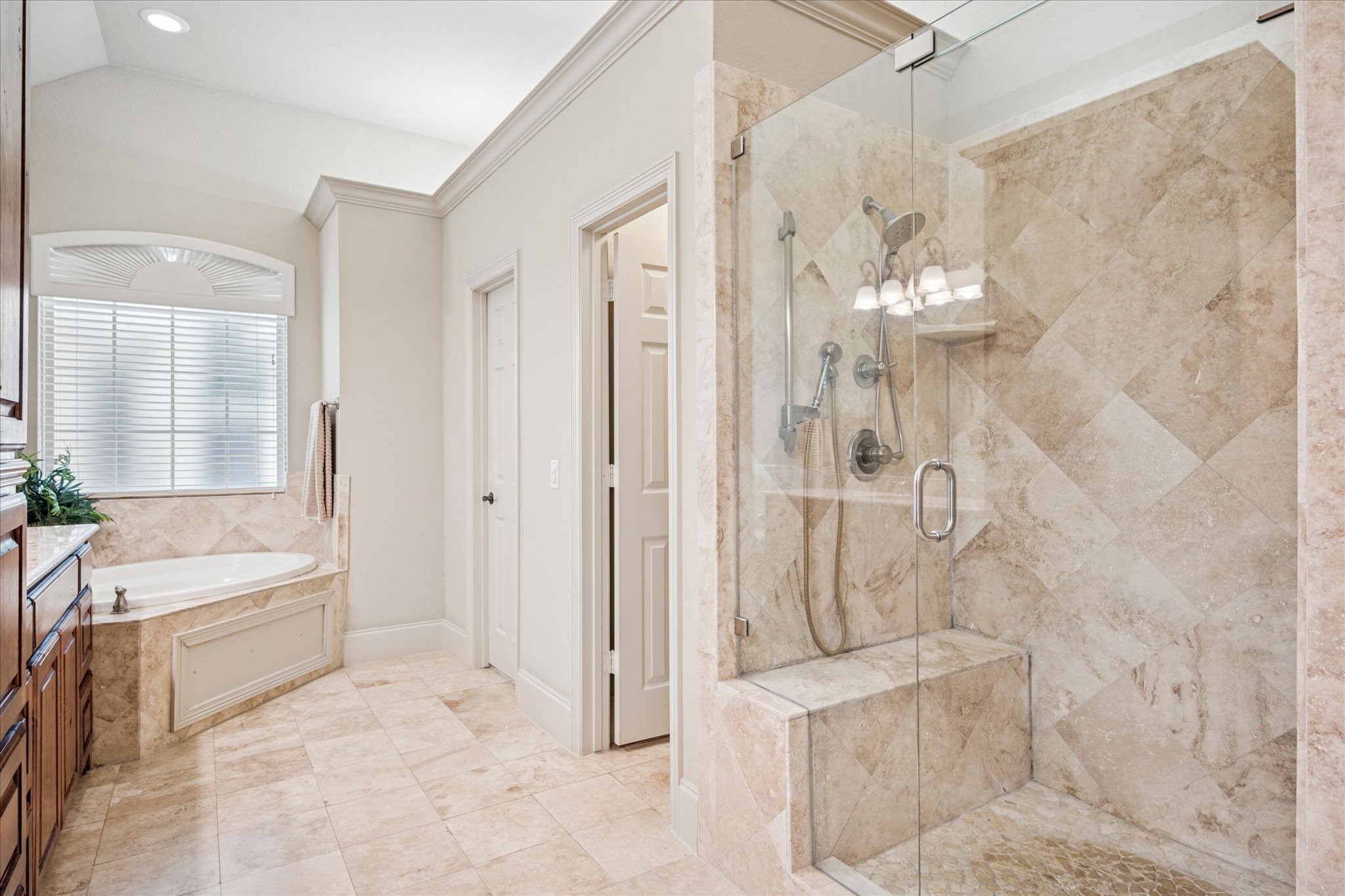 817 Creekview Lane