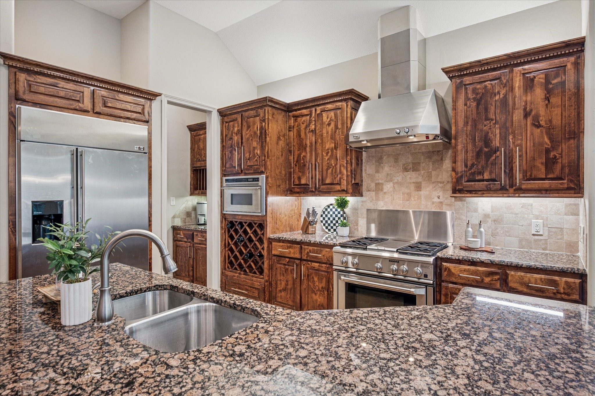 817 Creekview Lane