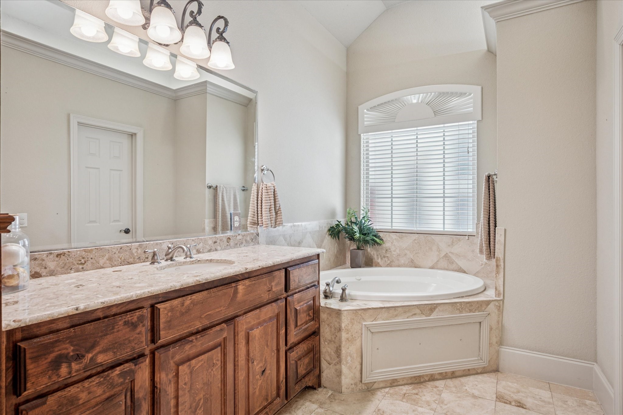 817 Creekview Lane