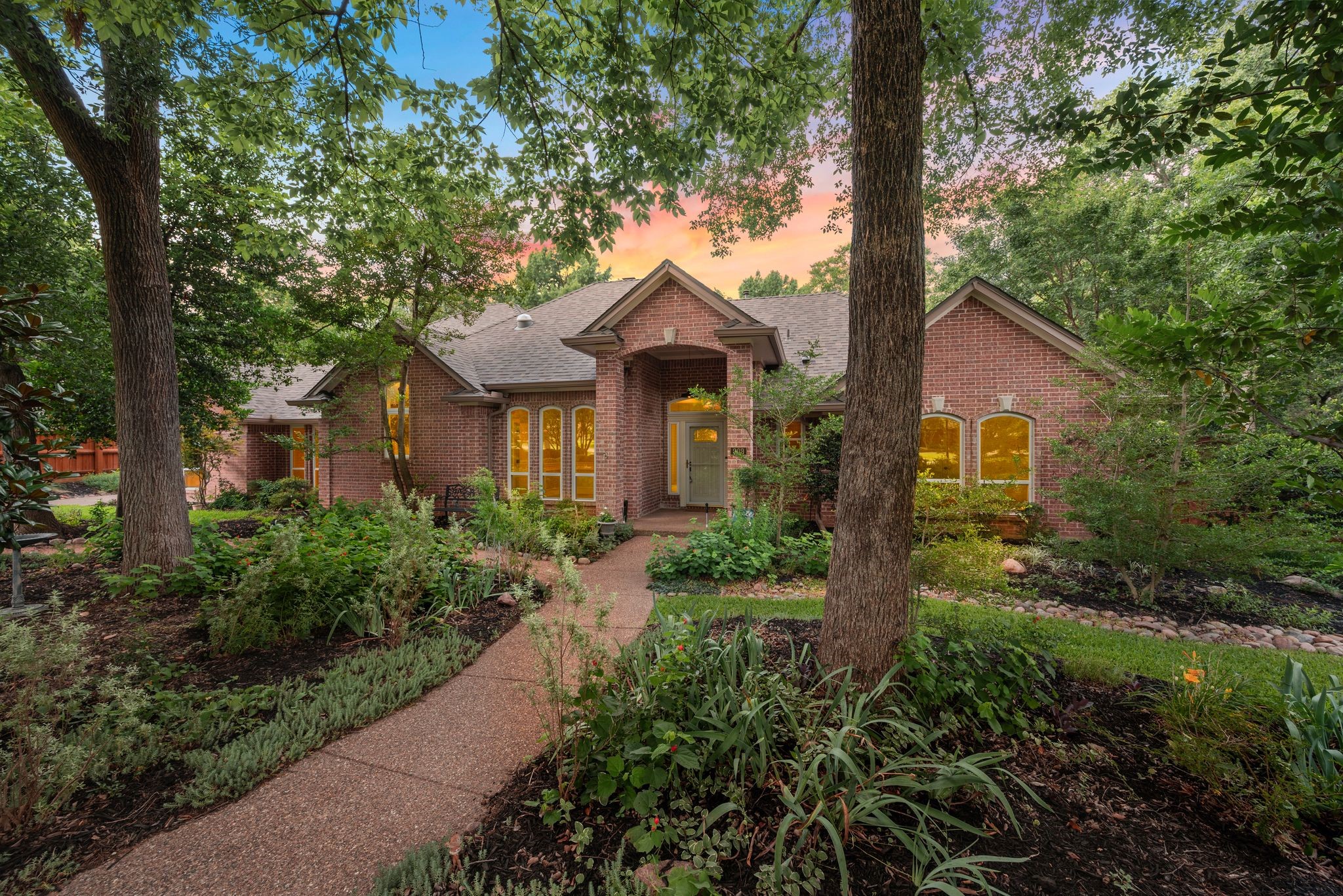 909 Dogwood Court