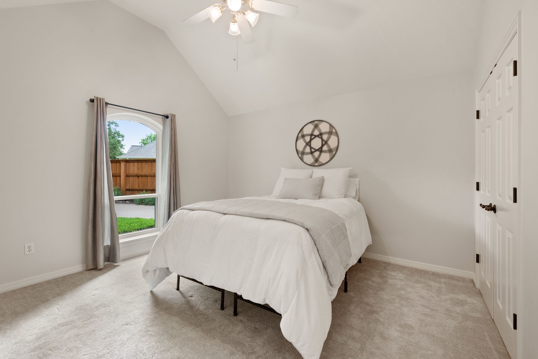 909 Dogwood Court