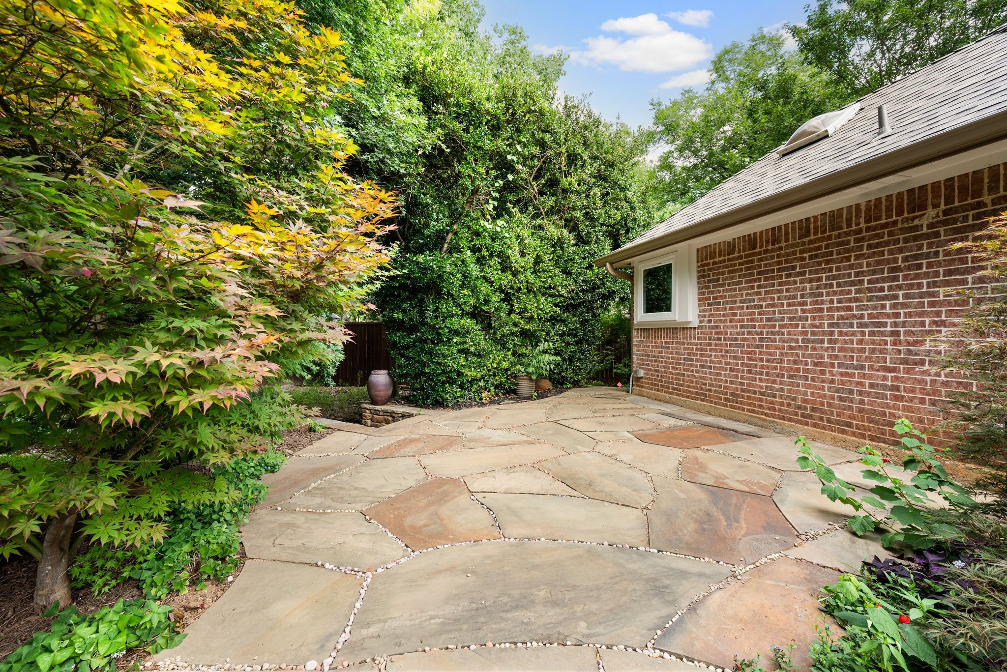 909 Dogwood Court
