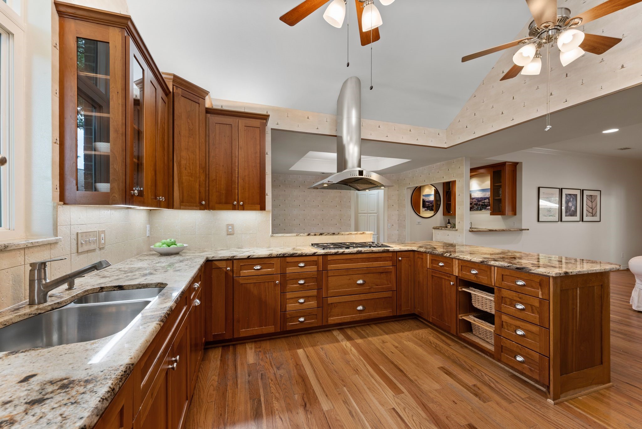 909 Dogwood Court
