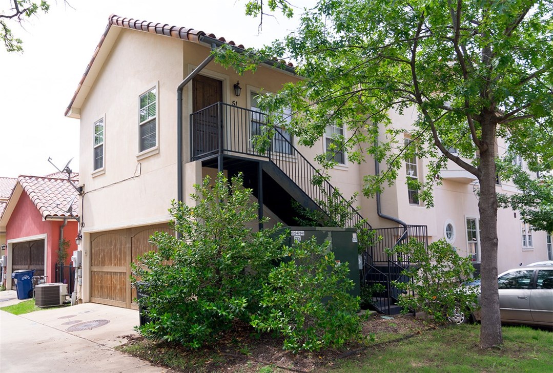 51 Piazza Lane